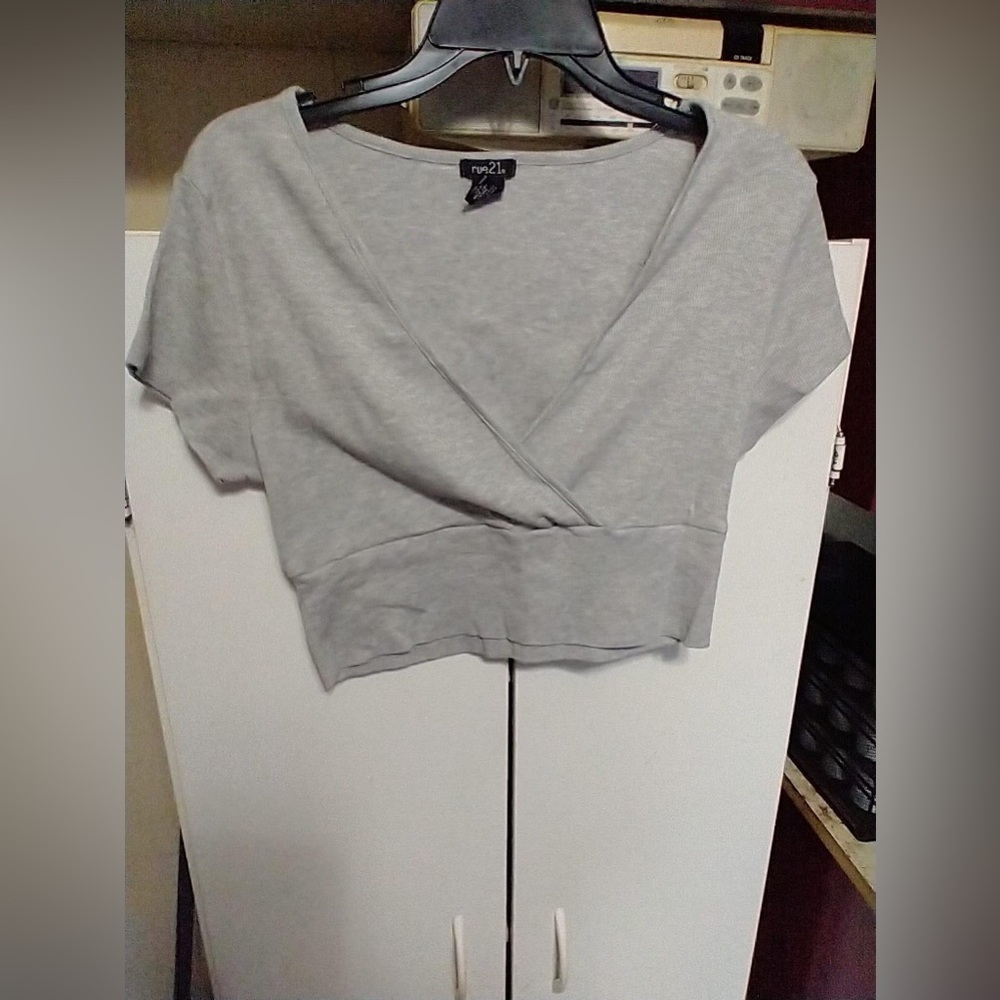 grey rue 21 crop top, XL